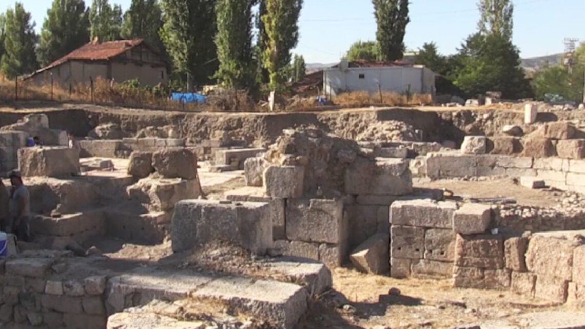 Sebastapolis Antik Kenti’nde üç yazıt bulundu